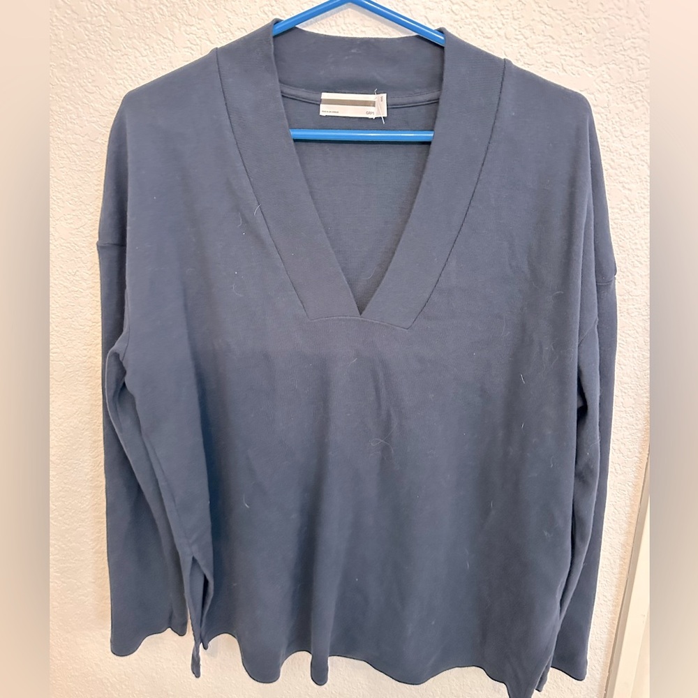 GRP1 cotton v-neck lightweight sweatshirt.  Size xxs.  Fit like a L